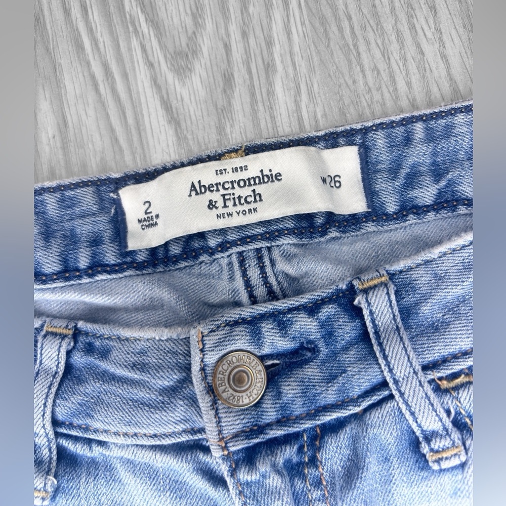 ABERCROMBIE & FITCH Women’s Light Blue Wash Ripped Jeans - Picture 6 of 11